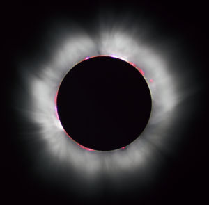 300px-solar_eclips_1999_4_nr.jpg